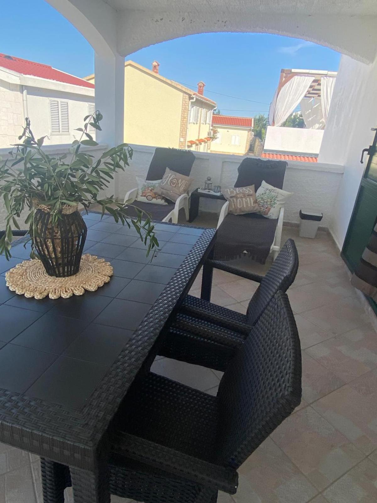Oguic Apartman Pag Town Εξωτερικό φωτογραφία